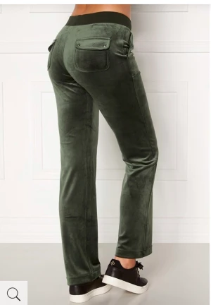 Juicy couture  - Säljer mina juicy couture byxor då det inte är min stil längre och jag behöver pengarna, det är inget fel på byxorna ❤️❤️