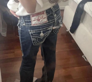 SÖKER TRUE RELIGION JEANS - Hej jag söker ett par true religion jeans i storlek 24/25 💋med ett rimligt pris💋