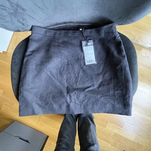 Linne kjol - Jättefin linnekjol som är perfekt till sommaren! Tyvärr för liten på mig som är 163 och brukar ha S😢