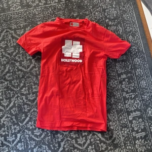 Hollywood T-shirt  - Hollywood T-shirt i fint skick, inga tecken på användning.