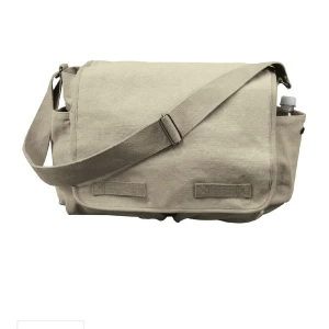 Väska från army star  - Beige väska från army star! Väldigt rymlig - 15 liter. Nypris 640 kr. Justerbart band  