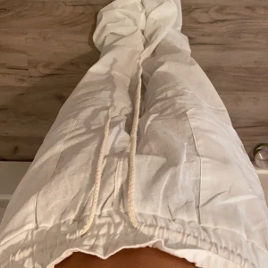 Linnebyxor  - Roxyliknande linnebyxor, så fina till en somrig topp eller över bikini på stranden🌸Fick hem dem idag och har köpt dem från Nymock men tyvärr var de för stora på mig. Jag är 156 cm💗