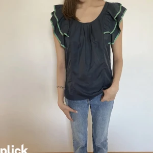 Volang Topp - Så snygg volang topp perfekt till ex ett par shorts!