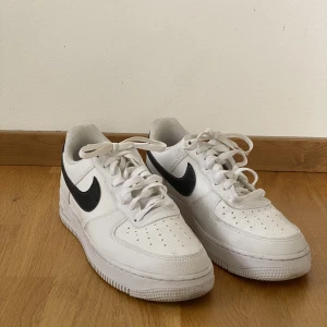 Nike Air Force 1 - Air force 1 Använd 3-4 ggr  Ser nästan nya ut  Priset kan diskuteras 