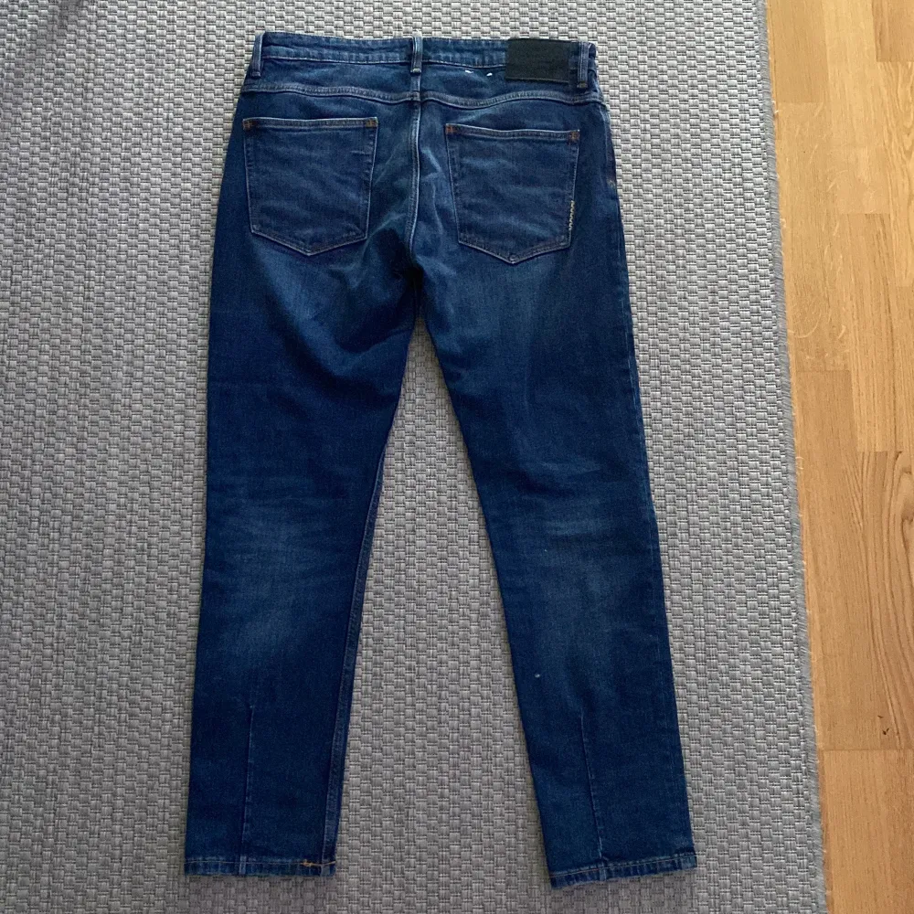 Säljer ett par jeans som jsg inte använder längre. Dom är knappt använda och är i bra skick. Louse fit 31:30 Köpte för 1200 Säljer för 200. Jeans & Byxor.