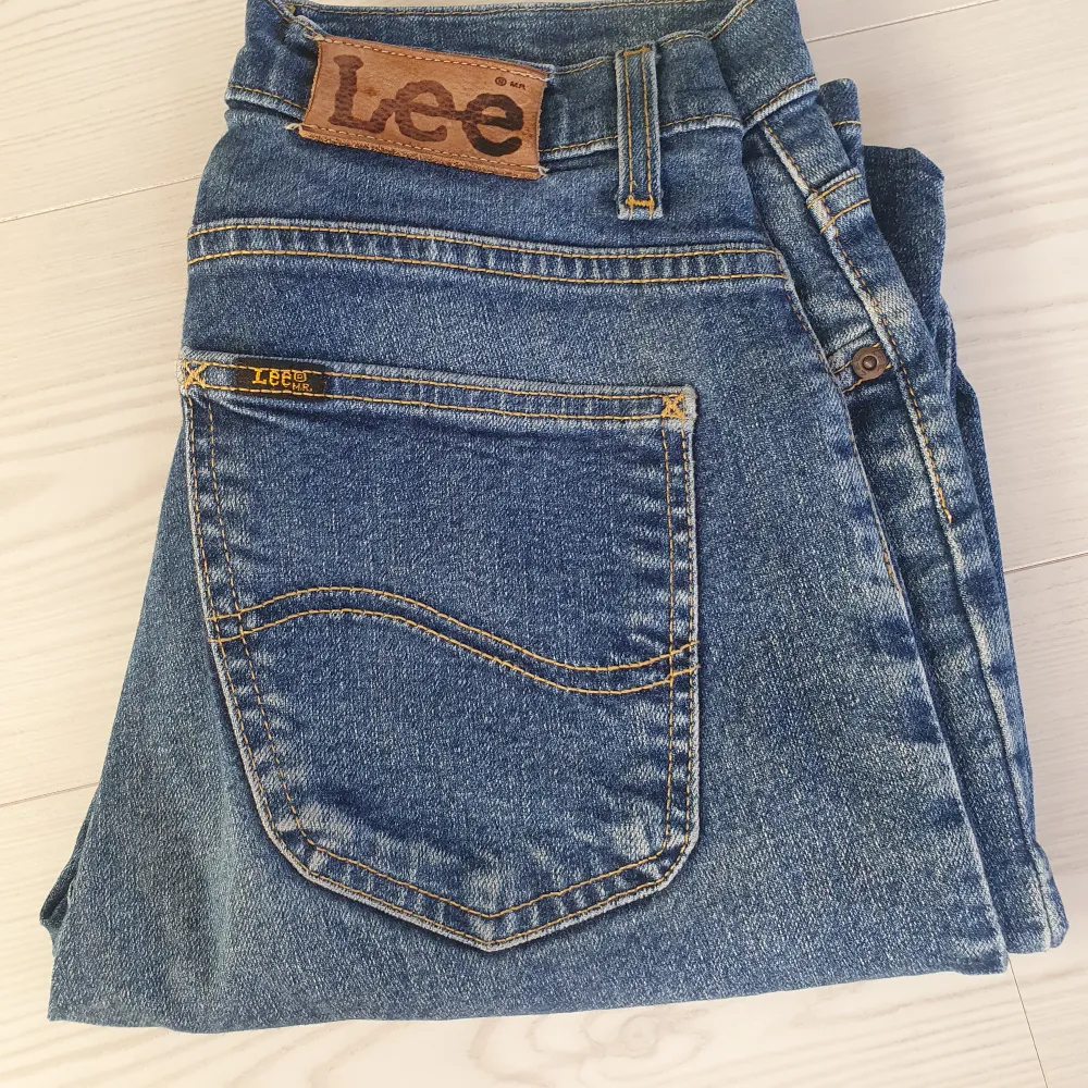 Snygga Lee jeans som aldrig går ur tiden. Använt skick.. Jeans & Byxor.