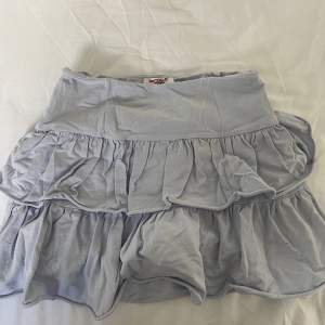 Volangkjol med insydda shorts som jag köpt i Frankrike förra året men som inte kommit till användning! Skriv privat för frågor