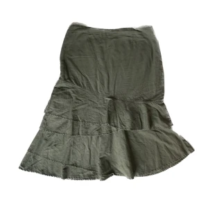 Kjol - Snygg grön kjol. Köpt secondhand 