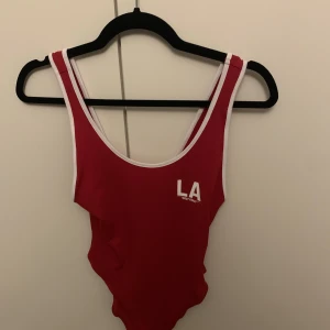 Body - Röd body aldrig använd