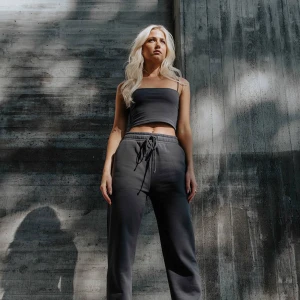 LXA joggers  - Säljer nu mina mina svarta LXA mjukisar som är i storlek XS/S 💛går till golvet på mig som är 168 