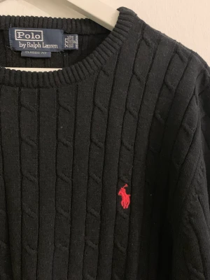 Tröja Ralph lauren  - Tröja från Ralph lauren, använd få gånger. Storlek xxl men otroligt liten i storleken så snarare M. Kom med bud!