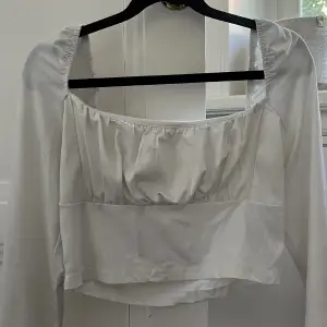 super cute whit top size S great condition 