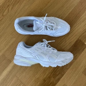 Asics Gel Kayano - Skitsnygga skor från Asics, endast använda en gång uthomhus! 