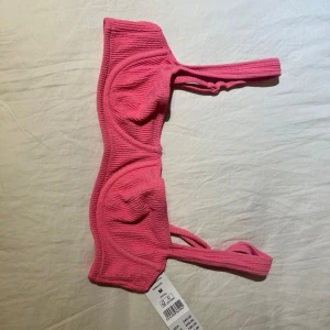 Bikiniöverdel  - Från Gina tricot, helt ny! Storlek M 