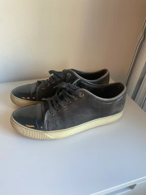 Lanvin skor STEAL  - Storlek: 44 Hyfsat använda men inga stora skador Undrar du om något är det bara att fråga kom även med bud