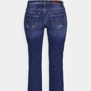 ltb jeans - lågmidjade ltb jeans. säljer på grund av att de har blivit korta (är 160). använt ett par gånger. nypris 829kr men säljer för 500kr.