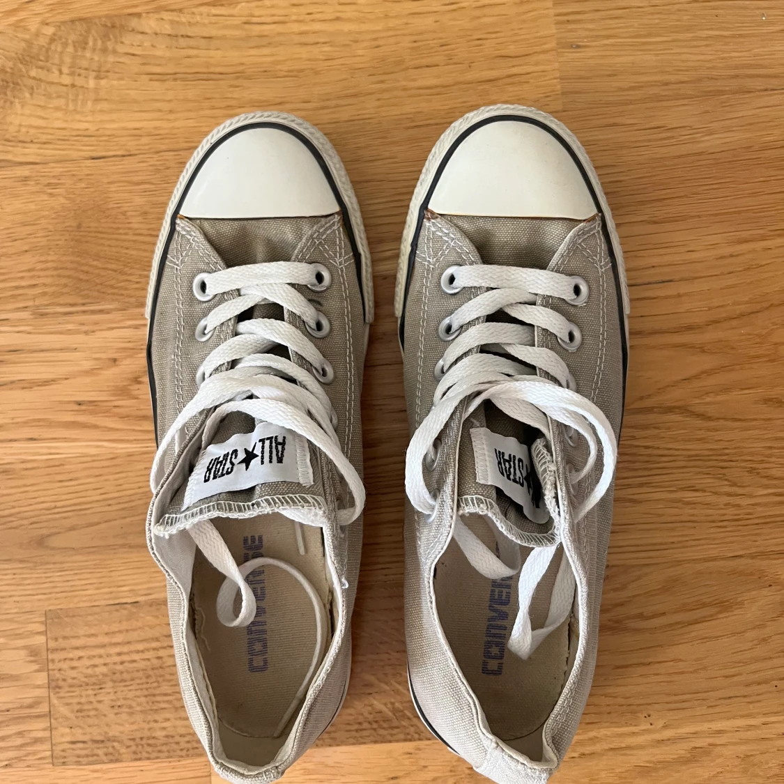 Converse låga stl 38 ljusgrå