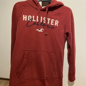 Hollister hoodie - Hej! Säljer min gamla Hollister hoodie! Mycket skön och i fint skick! 