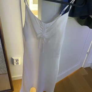 Sommar klänning - Min jätte fina Siden klänning ifrån bakbok måste ja nu sälja då den är för liten för mig! 