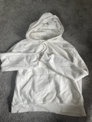 NA-KD oversize hoodie - Benvit oversize hoodie från NA-KD i strl xs. Fint skick, hel och ren!