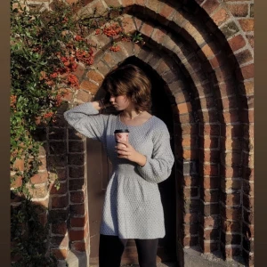 Superfin klänning  - En superfin klänning som både är snygg och bekväm. Endast använd två gånger. 