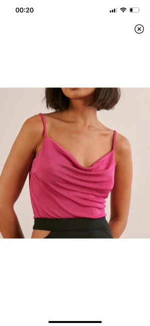 Nakd Topp - Säljer denna jätte fina topp från nakd som är helt oanvänd. Köpt för 200 kr<3
