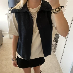 Väst - Väst med dragkedja från cos i storlek m