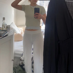 Zara tröja  - Säljer denna underbara tröja, så fin och färgglad! Använd fåtal gångdr