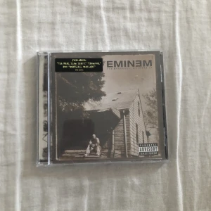 the marshall mathers LP - eminem  - begagnat fint skick. ⭐️  tar ej köp nu!!! betalning via swish i privat chatt. frakt tillkommer på 45kr ifall du ej kan mötas upp i östersund.