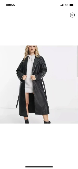 Läderkappa - Säljer denna sjukt snygga läderkappan köpt här på plick nydligen. Inte mina bilder!