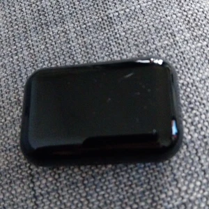 Trådlösa hörlurar inkl laddare - Oanvända laddare somjag köpte men aldrig använt.  Kostade 350kr.