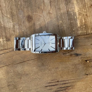 Madison new york klocka - Madison new york klocka - box kommer med - skriv för frågor eller om du vill ha fler bilder eller vad som - samfraktar också om man är intresserad av mer grejer - köp dirket eller buda eller byten 