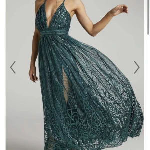 Balklänning - Säljer min fina balklänning som jag använt en gång. Köpt för 1400kr och mitt pris är 800kr, går att diskutera🥰jag är 168 cm lång och hade höga klackskor. 