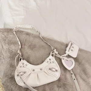 Bottega Dupe Bag - Denna underbara väskan har jag knappt använt och den är så fin och passar bra till allt🤍 