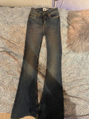 Jeans - TRYCK INTE PÅ KLP DIREKT. Jeans från lager 157 använda ett fåtal gånger. 