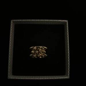 Ring - populär peak ring gold från edbald. storlek L/18,5mm. Nypris: 399kr. använt några gånger men är i nyskick. säljer även de matchande öronhängerna i en annan annons💞