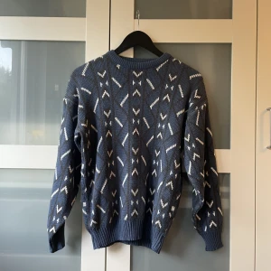 Stickad tröja - Stickad tröja köpt på Beyond Retro!! I fint skick!