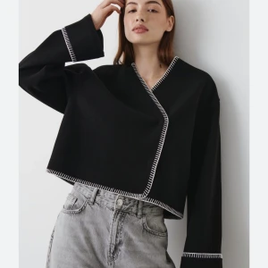 Gina tricot jacka - As najs jacka från gina tricot helt slutsåld! Har gått upp en storlek så man får plats med mysiga tjocka tröjor under nu till vintern!