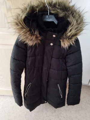 Vinterjacka  - Vinterjacka i mycket bra skick stl 158 