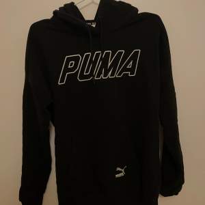 Säljer denna fina hoodie från Puma. Sparsamt använd, så i bra skick. Storlek S. 200kr