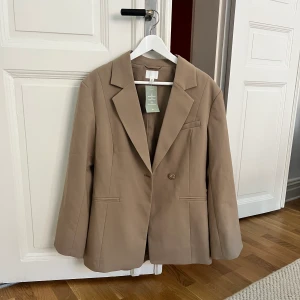 Blazer - Aldrig använd med lapp kvar! Frakt tillkommer 🤎
