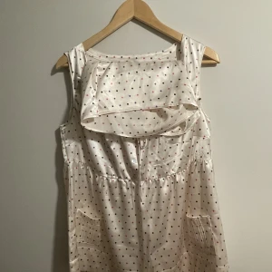 Pyjamas, två delar - Mjuk och vacker pyjamas i två delar. 