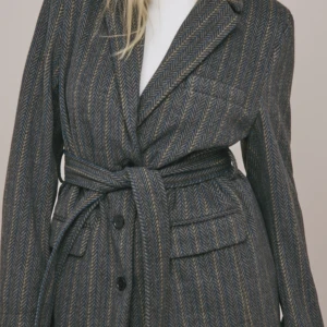 Höstjacka  - Oanvänd jacka från Nelly, hann inte skicka tillbaka den. Storlek S. Nypris: 899