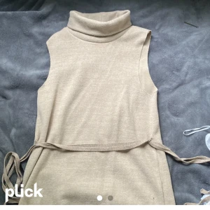 Stickad topp med knyte - Inte min bild❗️Stickad topp med knyte från zara! Bra skick⭐️