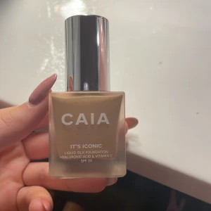 Caia foundation 💞 - Säljer caias foundation i färgen 3N endast testat! Men pumpen funkar inte men man kan använda den ändå!  Köpte då fel färg💞