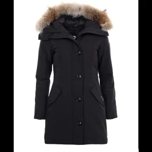 Canada goose Rossclair parka  - Säljer min fina canada goose, har använt den endast en vinter och är i jätte bra skick 