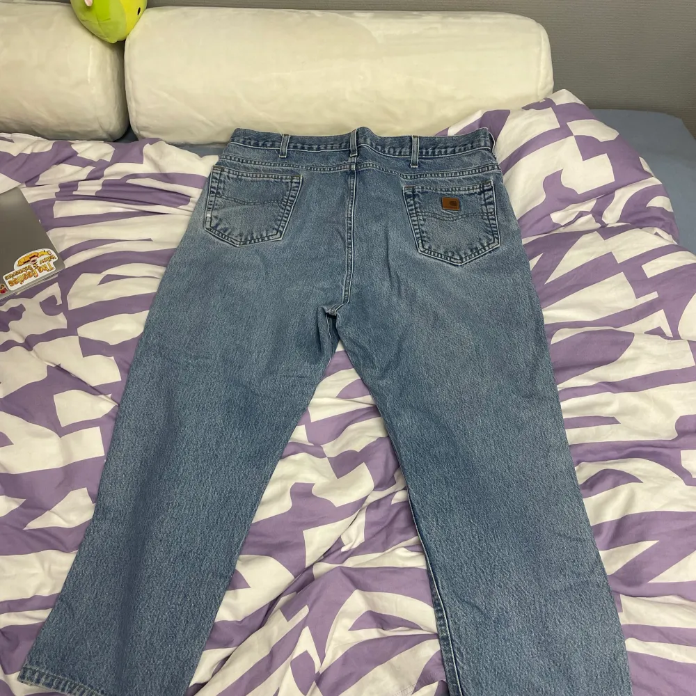 Vintage/retro, hål på vänstra knäet. Jeans & Byxor.