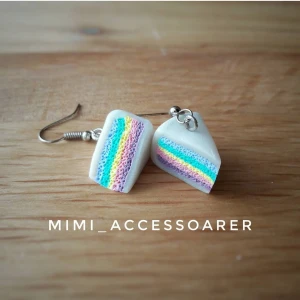 Örhängen - Material : polymerlara