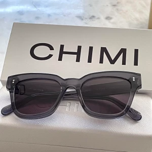 CHIMI - Säljer mina chimis. Fodralet, putsduk och kartongen medföljer. Modell 005 i färgen Ginger