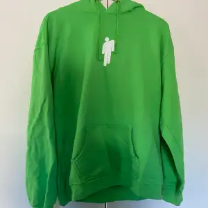 Billie Eilish hoodie som såldes på ett online event hon hade. 